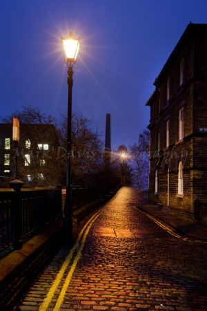 saltaire by night (17).jpg